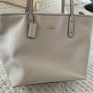 Beautiful light cream coach tote like new